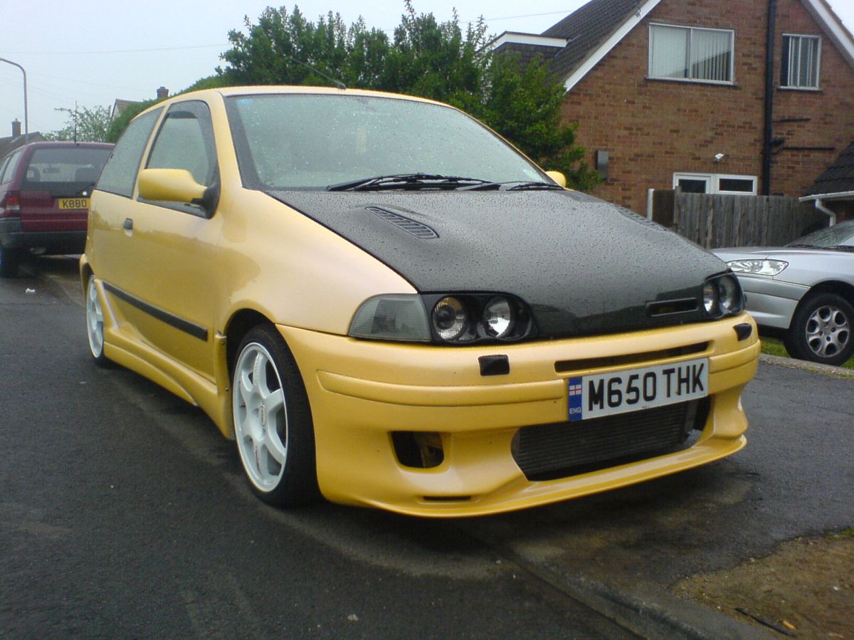 Yellow Mk1 Fiat Punto archive photograph 4